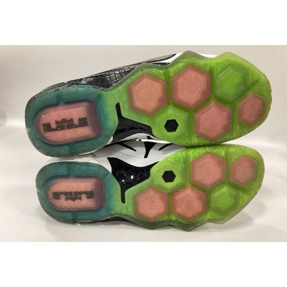 Athletic_Shoes